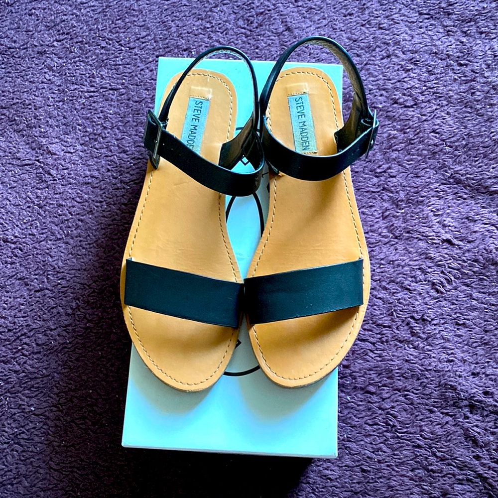Steve Madden flat black sandals